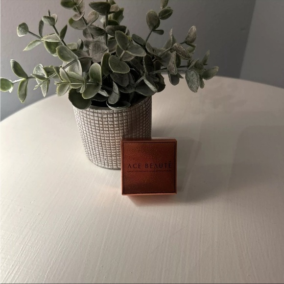 Ace Beauty Effortless Radiance Loose Setting Powder Fair - Picture 1 of 4